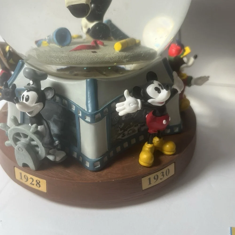 Disney 2000‎ Mickey Mouse Millennium Musical Water Globe As Time Goes By w/Box